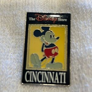 Disney Store Classic Mickey Mouse Location Series Cincinnati Pin
